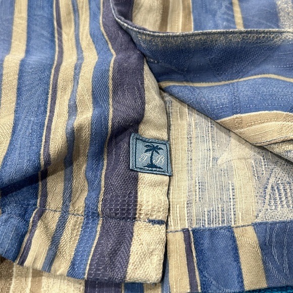 Tommy Bahama button down silk shirt in size medium - Picture 10 of 11